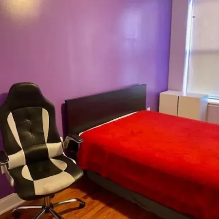 Large Room For 2 People Near Manhattan